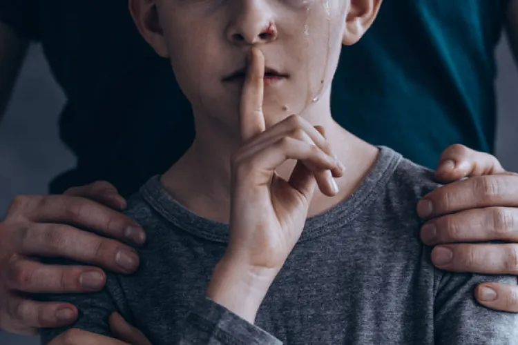 Un veteran al războiului din Afganistan, decorat de Traian Băsescu, a fost trimis după gratii de procurorii clujeni. Ar fi abuzat sexual un copil