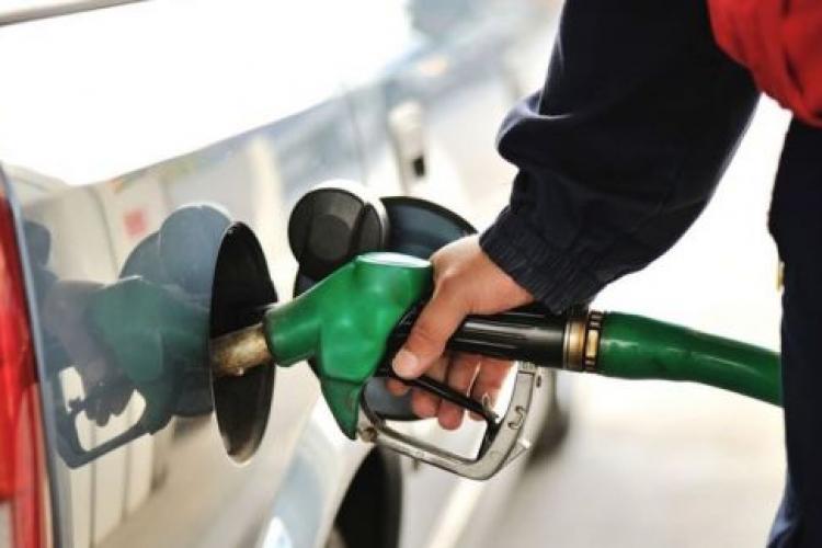 Preţul petrolului a atins cel mai redus nivel din ultimele două săptămâni. Ce prețuri au carburanții la pompă în Cluj-Napoca
