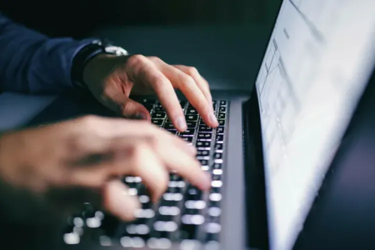 Românii au luat cu asalt platforma de autorecenzare, de frica amenzilor care pot veni după 15 mai