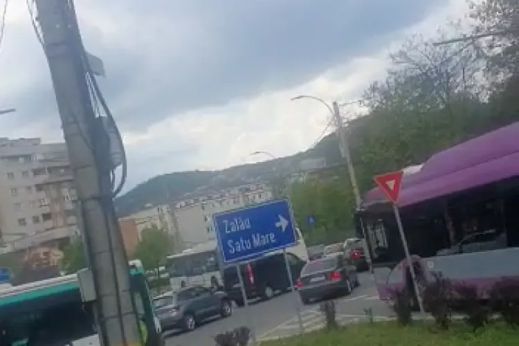 Pană de curent în Mănăștur! Troleibuzele au rămas paralizate - VIDEO   