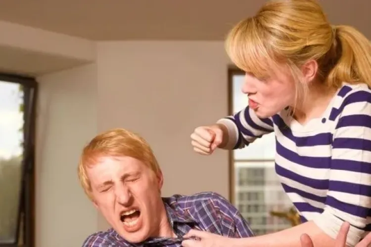 O femeie și-a bătut bărbatul, iar acesta a cerut ordin de restricție, pe care l-a primit   