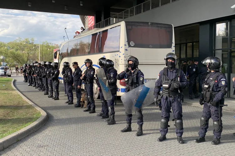 Jandarmii clujeni, înainte de meciul anului U Cluj - Hermannstadt, le cer suporterilor să fie CUMINȚI