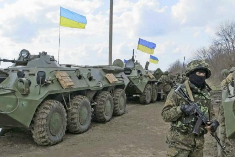 VIDEO - Soldații ucraineni au desăvârșit tehnica de camuflaj. Așa dau loviturile care i-au panicat pe ruși   
