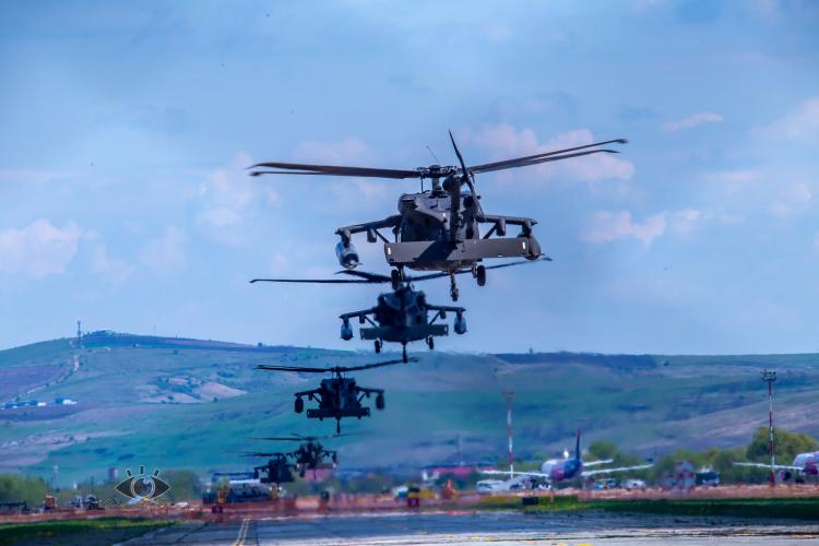 ”Desant” cu elicoptere americane pe Aeroportul Cluj - Galerie FOTO