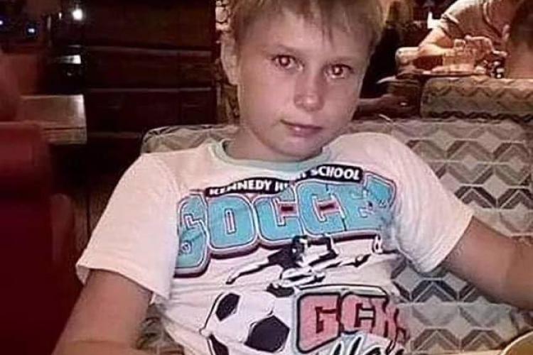 Un băiat de 14 ani a murit, încercând să-și avertizeze vecinii că ruşii urmează să le bombardeze cartierul. Tatăl băiatului: „Ești eroul meu