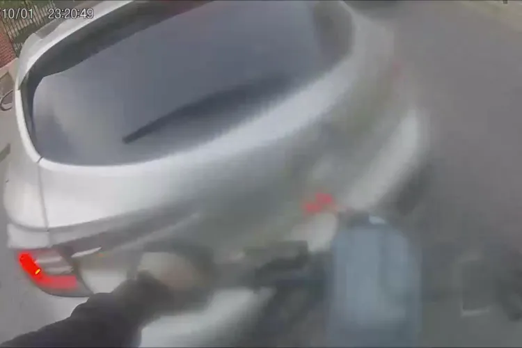 Cluj-Napoca: Conflict după un accident între un biciclist și un șofer pe Victor Babeș. Cine e de vină? - VIDEO LIVE de pe cameră 
