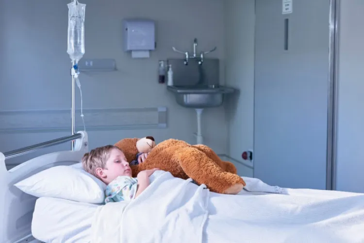 Tratamentul cu paracetamol ar putea fi cauza hepatitei „misterioase” care face ravagii în rândul copiilor