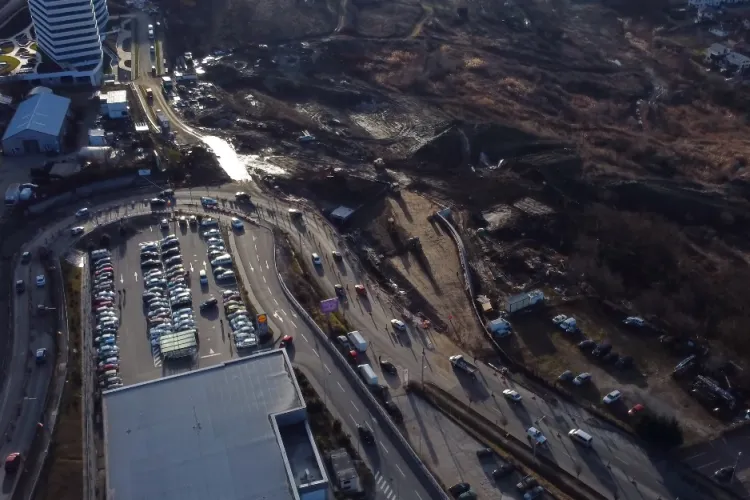 Accident pe strada Frunzișului! Un bărbat de 73 de ani a leșinat la volan: I s-a făcut rău - FOTO