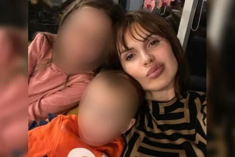 Ce au descoperit polițiștii despre femeia care s-a aruncat cu copii în brațe de pe un bloc. Urma să se căsătorească cu tatăl copiilor, de care divorțase