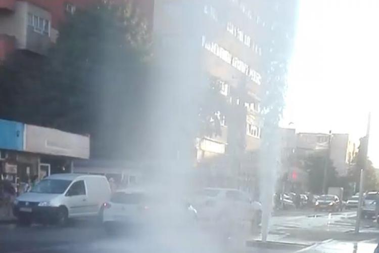 Inundație pe strada Dâmboviței, din Cluj-Napoca! A explodat o conductă - VIDEO   