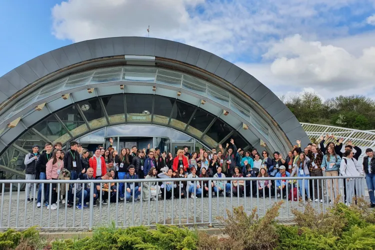  Trei eleve din Cluj, toate de la Liceul Teoretic Avram Iancu, s-au calificat în lotul național lărgit pentru Olimpiada Internațională de Biologie