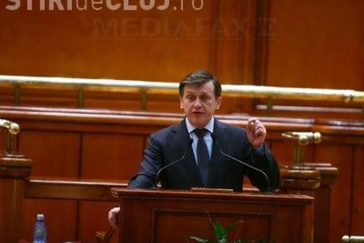 Antonescu: Basescu si Boc rad ca prostii intr-o tara cu oameni foarte tristi