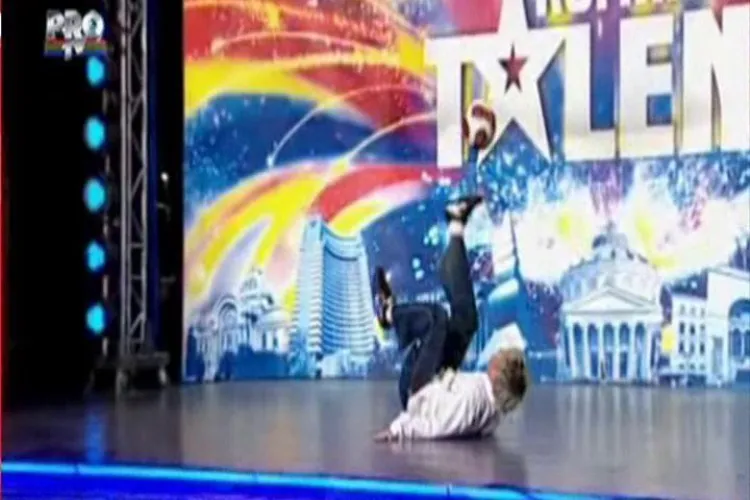 Stefan Florescu, sosia lui Ciprian Deac, jongleaza cu mingea la "Romanii au talent"! - VIDEO