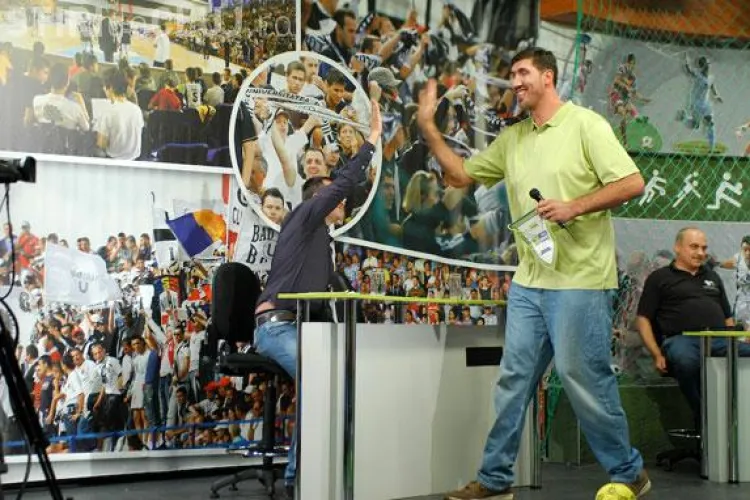 Conducerea echipei de baschet feminin a Universitatii Cluj, astazi, in direct, la Ora de de Sport