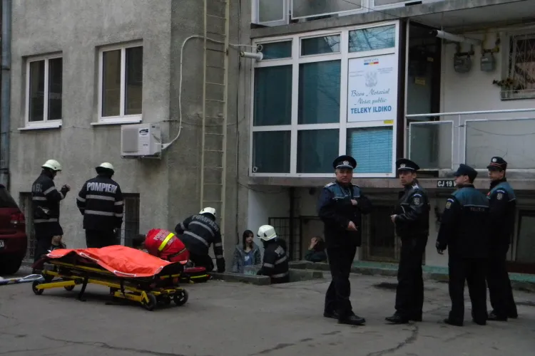 Un batran s-a aruncat de pe acoperisul unei cladiri de pe Calea Motilor. Barbatul a murit! IMAGINI SOCANTE - VIDEO