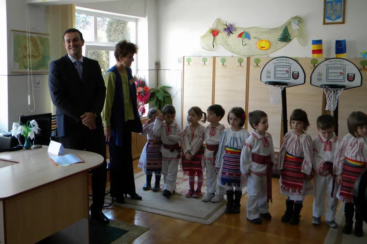 Primarul Sorin Apostu, despre copiii care au dansat pe Imnul PDL: A fost un derapaj al cadrelor didactice!