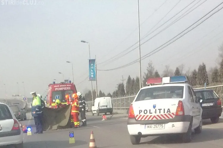 Accident mortal in fata la Polus Center! Un biciclist a fost lovit de un autoturism langa pasarela de acces spre centrul comercial
