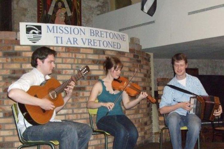 Muzica si dansuri irlandeze de St Patrick's Day la Cluj