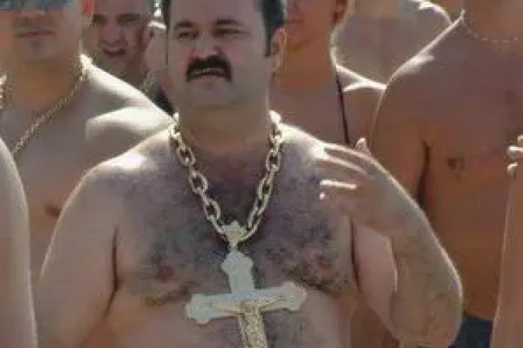 Guvernul le da tiganilor bani sa isi faca firme!