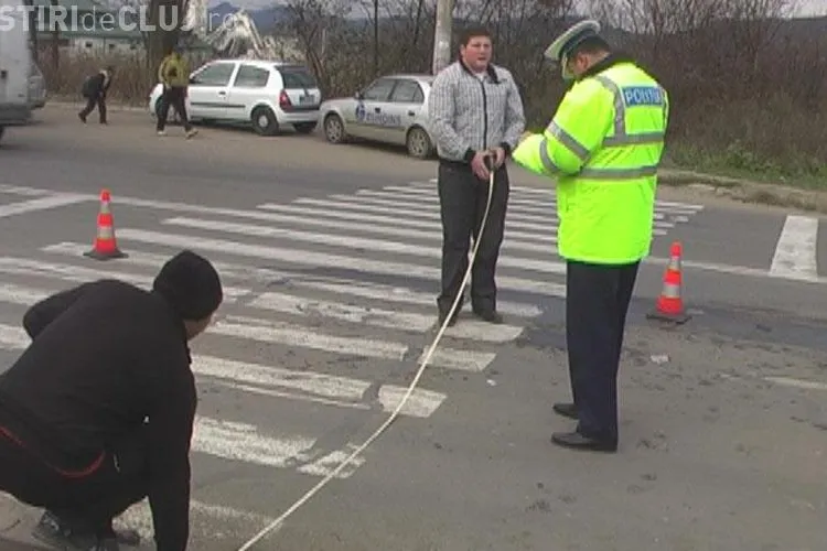 Accident pe strada Mehedinti din Manastur! Doua fete, lovite pe trecerea de pietoni