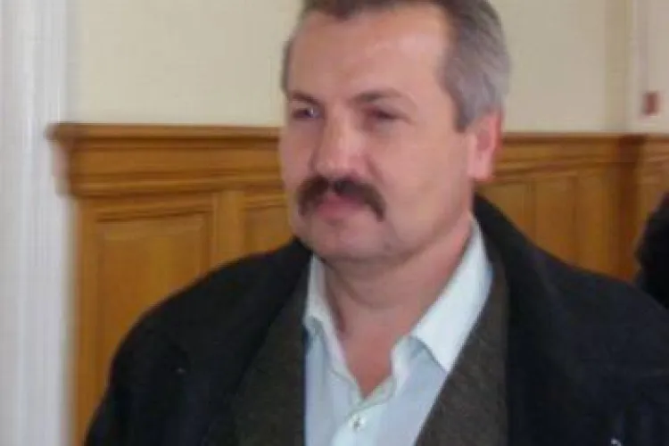 Primarul din Calatele, Petru Toadere, repus in functie de prefectul Stamatian, desi este condamnat pentru luare de mita! - EXCLUSIV