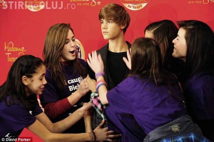 Justin Bieber a fost "clonat" in muzeul Madame Tussauds! VEZI FOTO