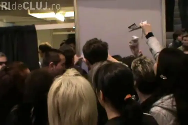 Catalin Botezatu a dat zeci de autografe la Iulius Mall, la finalul prezentarii colectiei "Boxing"! VIDEO