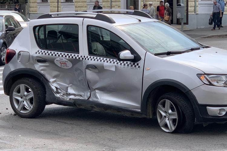 Accident in Piata Cipariu. Tot traficul din Zorilor si Gheorgheni a fost afectat - VIDEO si FOTO