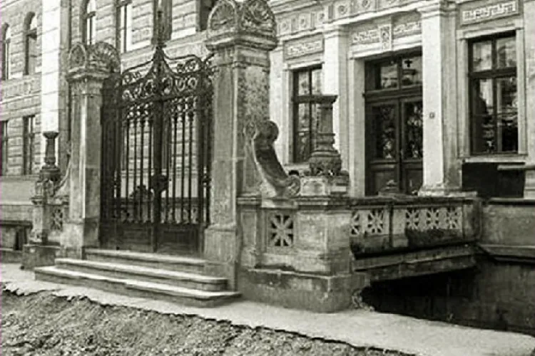 Povestea frumosului portal din Zorilor, de la intrarea în clădirea Universității Tehnice - FOTO 