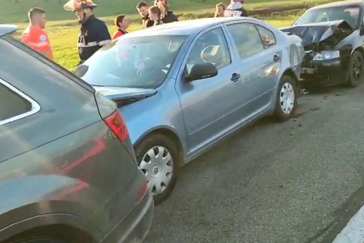 Accident în lanț cu 4 mașini în Vâlcele! Neatenția și nepăstrarea distanței au făcut victime - VIDEO   