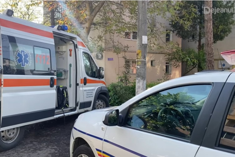 VIDEO - Bărbat căzut de la etajul patru în Dej: Medicii nu l-au mai putut salva. Polițiștii au deschis o anchetă