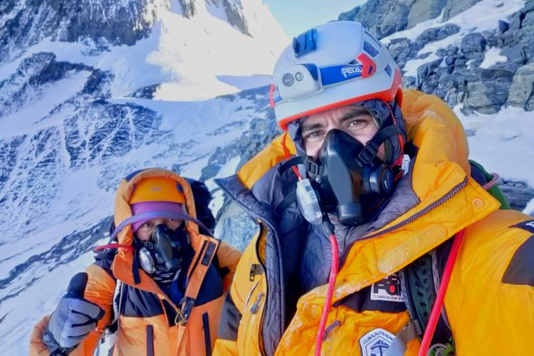 VIDEO - Cine este românul care a escaladat două dintre cele mai înalte vârfuri din lume în 24 de ore, stabilind un record mondial