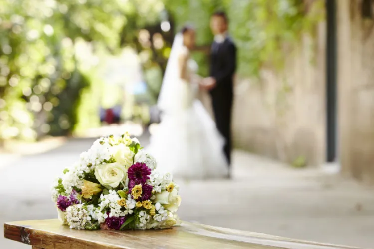 Statul vrea să ofere credite pentru nunți și botezuri. Nicolae Ciucă: „Tinerii trebuie ajutaţi să-şi întemeieze o familie”