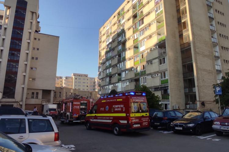 Incendiu pe strada Bucegi. Intervenția a fost la etajul 7 - VIDEO