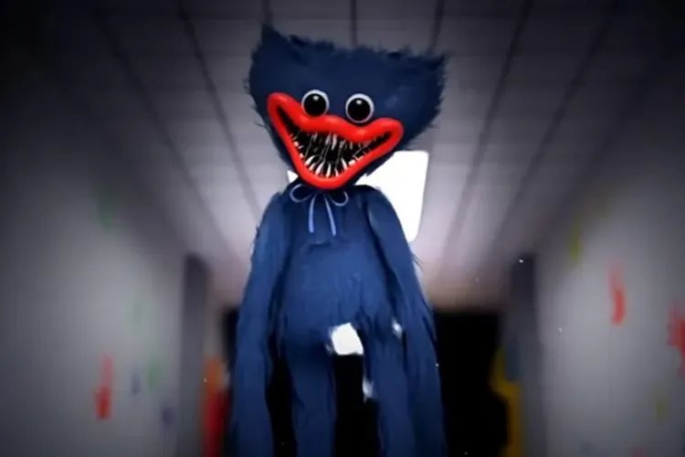 VIDEO - Cine este Huggy Wuggy, personajul controversat care îi împinge pe copii la acțiuni care îi sperie pe părinți