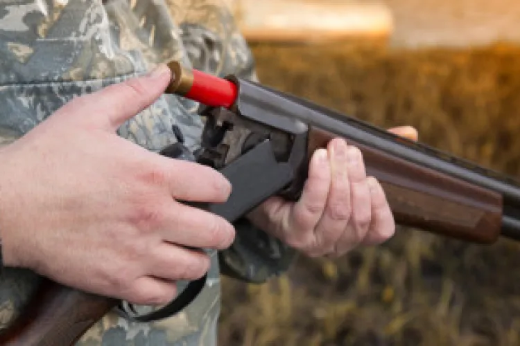 Un tânăr de 17 ani din Bistrița-Năsăud s-a împușcat cu arma de vânătoare a tatălui său. Adolescentul a fost preluat de elicopterul SMURD