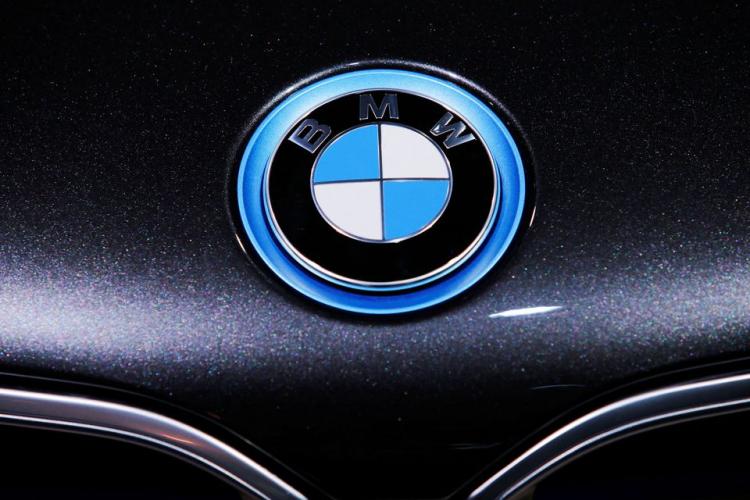 BMW avertizează că interzicerea importurilor de gaz rusesc va bloca industria auto