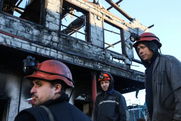 FOTO - Minerii ucraineni continuă să își riște viața în subteranele din Donbas, cu războiul la doi pași de ei: „Murim și sub pământ, și la suprafață”