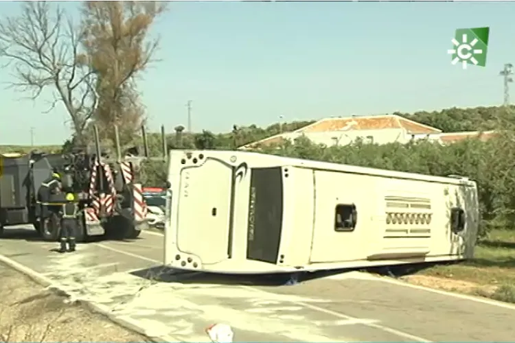 Doi români au murit în urma unui accident, după ce un autobuz plin cu conaționali s-a răsturnat în Spania