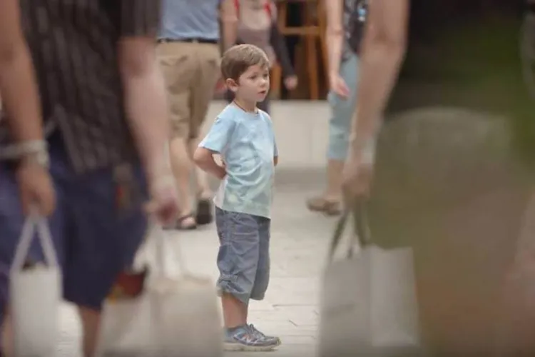 CLUJ - Copil de cinci ani, pierdut de părinți în Vivo, s-a pierdut din nou de cei care l-au găsit inițial. Acum, băiețelul e de negăsit