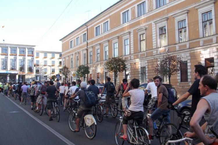 Marșul TĂCERII organizat de bicicliști la Cluj-Napoca, după o pauză de 2 ani!    