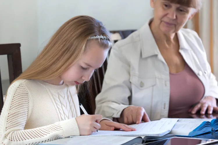 Elevii nu vor mai putea face meditații cu profesorii care le predau. Ministrul Educației anunță propunerea legislativă