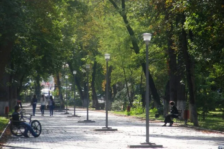 Un turdean se masturba în Parcul Central - FOTO      
