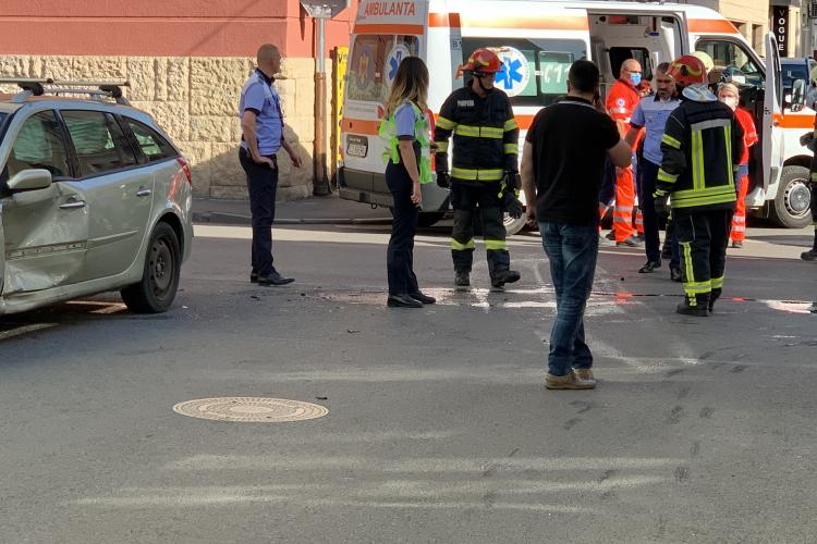 Accident pe strada Iuliu Maniu, colț cu Baba Novac - VIDEO SI FOTO
