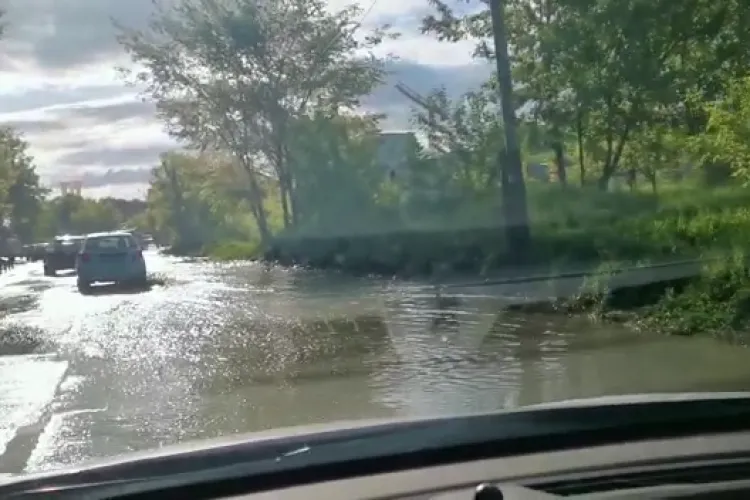 Calea Someșeni a fost din nou inundată, după furtuna de marți seara! Boc nu poate face nimic - VIDEO
