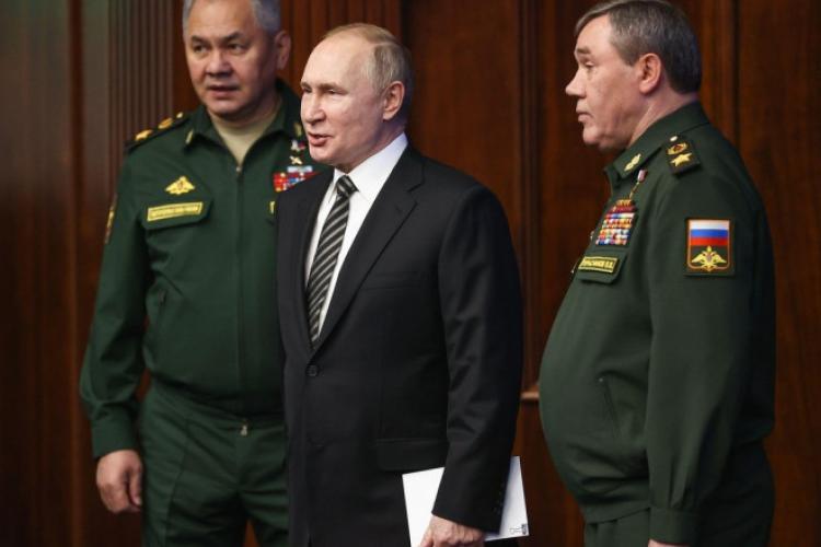 Generalii ruşi ar fi încercat să-l convingă pe Putin să pună capăt invaziei, potrivit unui raport apărut în presa britanică