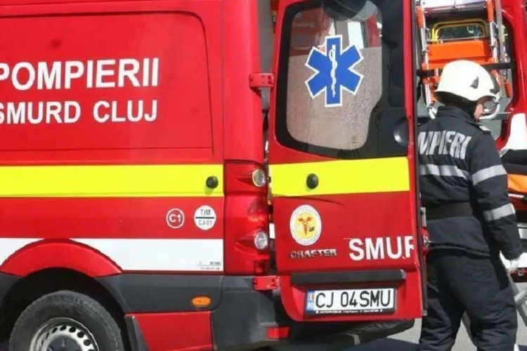  Accident într-o benzinărie din Dej. Două persoane, consultate de echipajele medicale