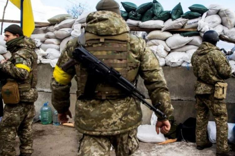Armele trimise de Occident în Ucraina ar putea ajunge pe piața neagră, avertizează Interpol 