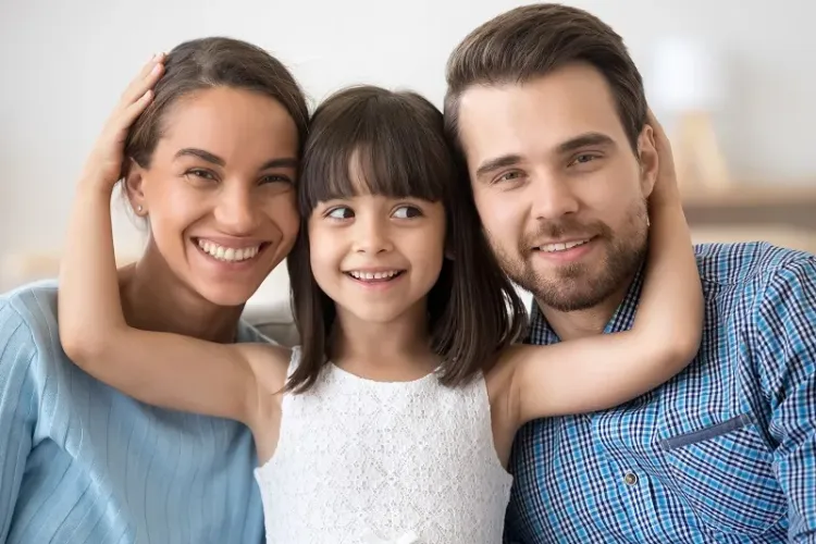 Numărul copiilor adoptați în județul Mureș a crescut considerabil în ultimul an. Statul oferă facilități familiilor care vor să adopte