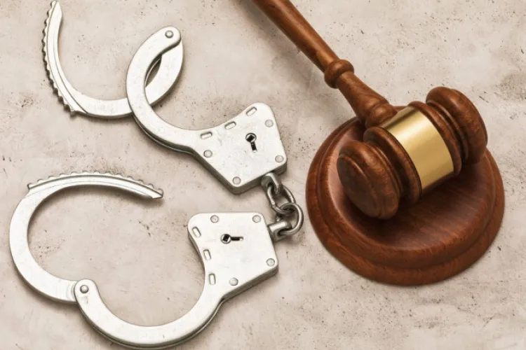 Ministerul Justiției propune „legea fugarilor”: Cei care fug din țară după condamnare vor fi acuzați de „evadare”